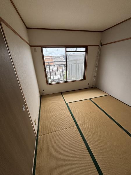 東大阪市近江堂２丁目のマンション
