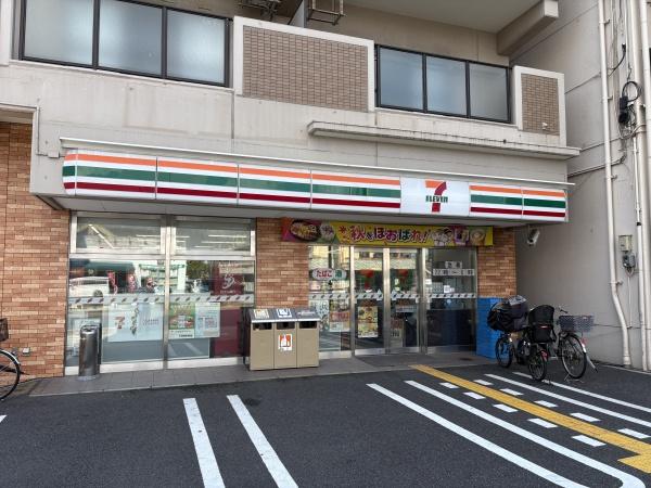 尼崎市杭瀬南新町４丁目のテラスハウス(セブン-イレブン尼崎杭瀬南新町店)