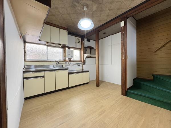 尼崎市杭瀬南新町４丁目のテラスハウス