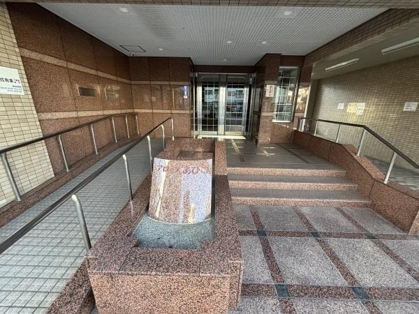 大阪市住吉区苅田5丁目のマンション(エントランス)