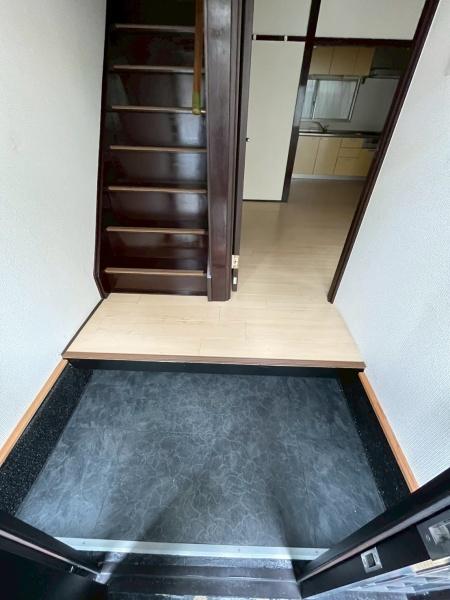 喜連東2丁目戸建貸家(玄関)