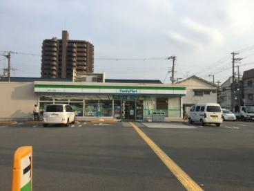 大阪市平野区背戸口２丁目のマンション(ファミリーマート背戸口一丁目店)