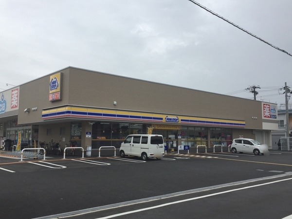 アヴィタシオン壱番館(ミニストップ平野瓜破西店)