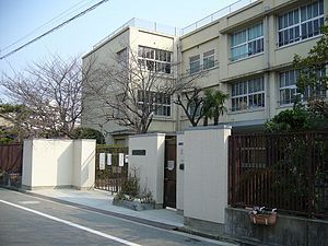大阪市東住吉区湯里２丁目のアパート(大阪市立南百済小学校)