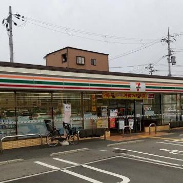 寝屋川市堀溝３丁目のテラスハウス(セブンイレブン門真巣本町店)