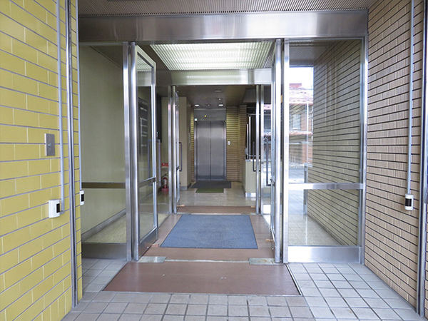 八戸市十八日町　カーニープレイス八戸1階　貸店舗・事務所
