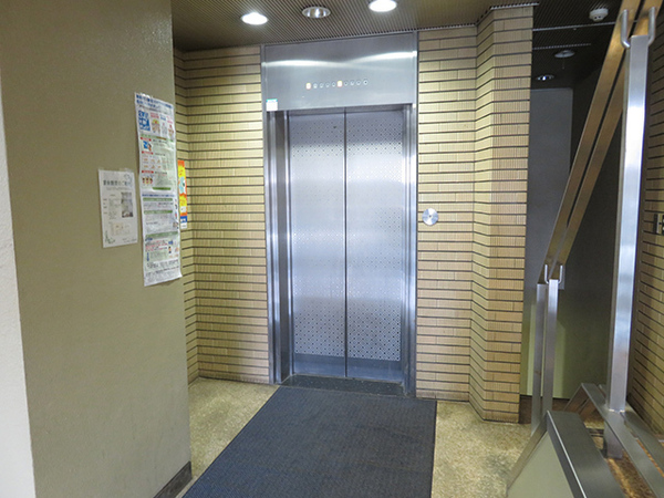 八戸市十八日町　カーニープレイス八戸1階　貸店舗・事務所