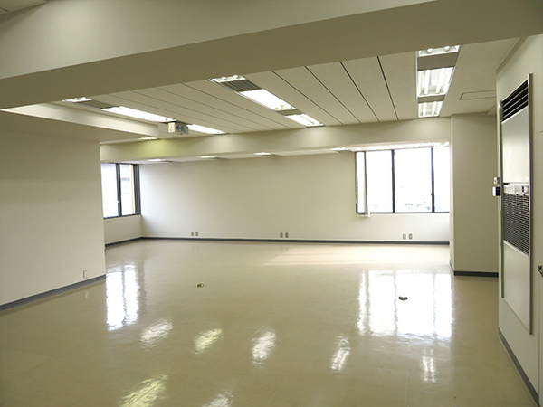 八戸市十八日町　カーニープレイス八戸1階　貸店舗・事務所