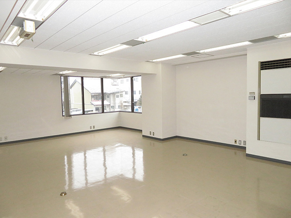 八戸市十八日町　カーニープレイス八戸1階　貸店舗・事務所