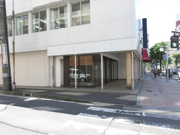 八戸市十三日町　ウシジマビル1階3号室　貸店舗・事務所（区分）000373（K）