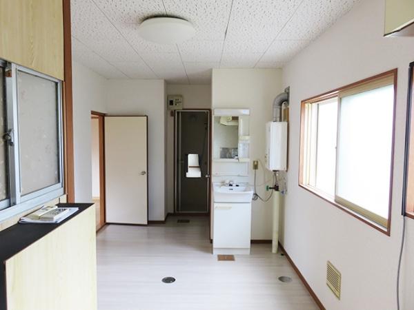 八戸市類家一丁目　コーポエイコー・102号室　000374