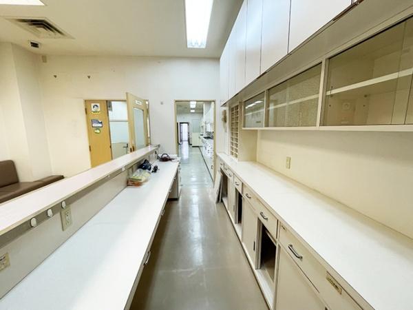 八戸市六日町　貸店舗・事務所（区分）M亀井ビル2階　000414（K）