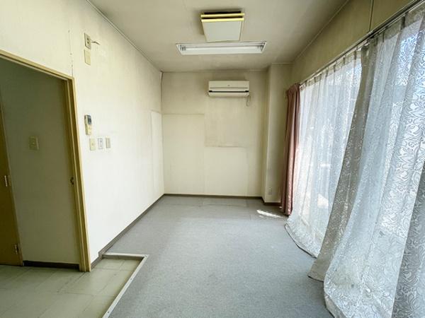 八戸市六日町　貸店舗・事務所（区分）M亀井ビル2階　000414（K）