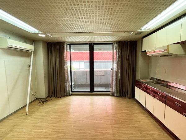 八戸市六日町　貸店舗・事務所（区分）M亀井ビル2階　000414（K）