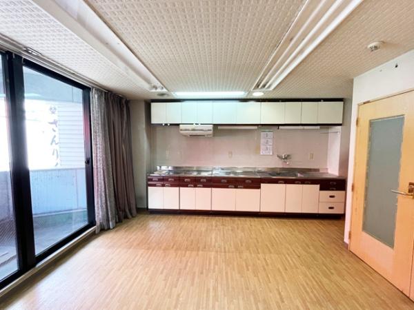八戸市六日町　貸店舗・事務所（区分）M亀井ビル2階　000414（K）