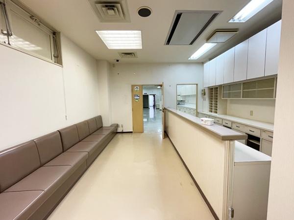 八戸市六日町　貸店舗・事務所（区分）M亀井ビル2階　000414（K）