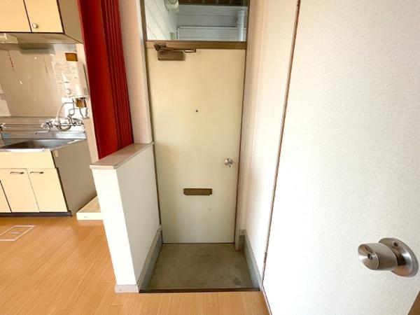 八戸市青葉三丁目 アイルーム・A号室 000421(玄関)