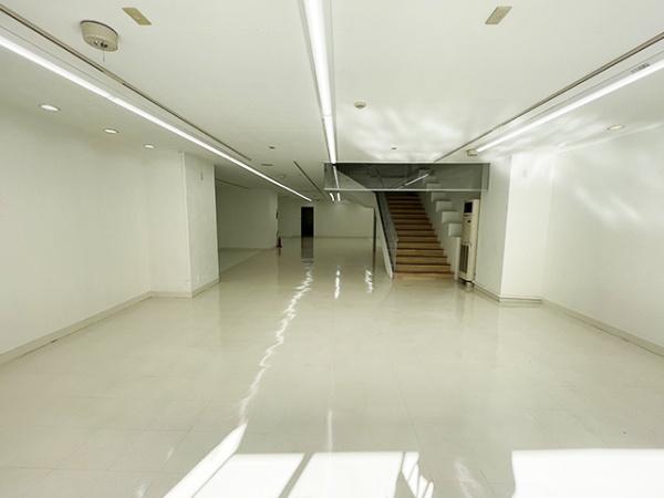 八戸市三日町　さくら野百貨店　貸店舗・事務所（区分）000423（K）