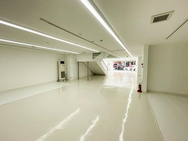 八戸市三日町　さくら野百貨店　貸店舗・事務所（区分）000423（K）