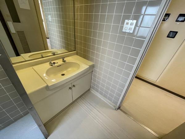 八戸市柏崎一丁目　シエナビル5階　貸店舗・事務所（区分）000424（K）