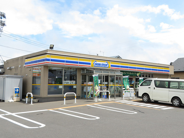 南類家4丁目　ラ・メゾン舘・1A号室　000470（K）(ミニストップ八戸田向店)