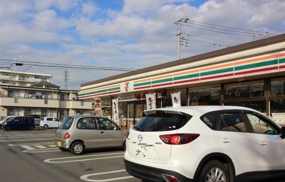 ロイヤルエステート福生(セブンイレブン福生武蔵野台1丁目店)