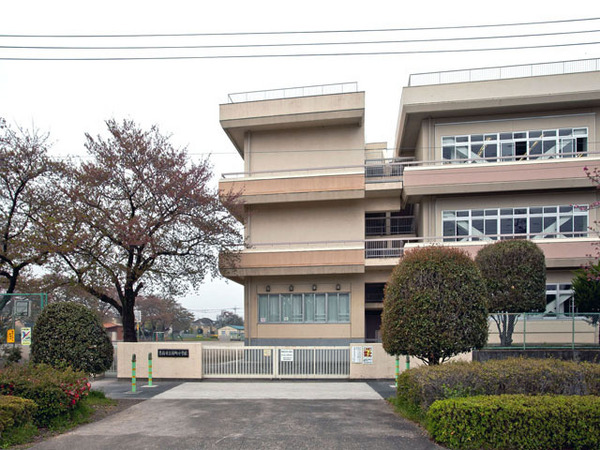 青梅市末広町2丁目の貸家(青梅市立新町小学校)