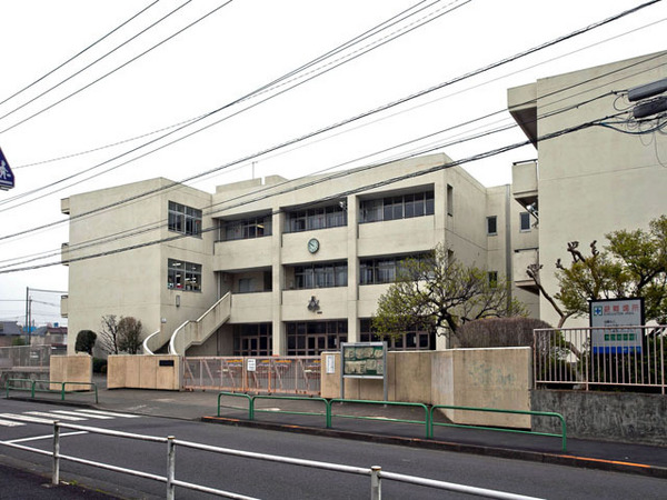 青梅市末広町2丁目の貸家(青梅市立新町中学校)