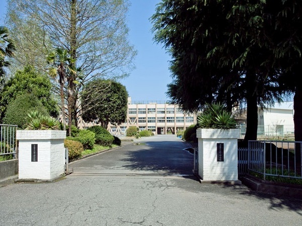 青梅市大門1丁目の貸家(青梅市立第三中学校)