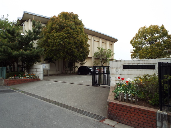 羽村市神明台３丁目のハイツ(羽村市立羽村第三中学校)