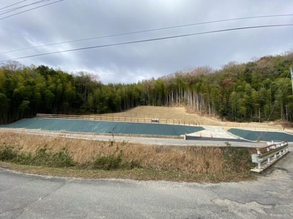 山城町平尾峰山資材置場　西側　(貸地)