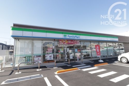 テラスレジデンス伊奈平(ファミリーマート武蔵村山伊奈平店)