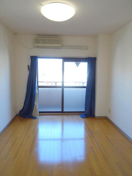 メゾネット・ドゥ・EMI