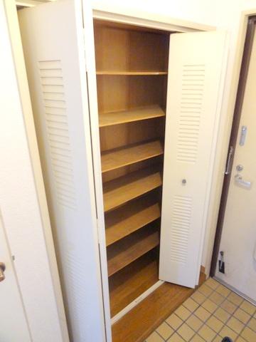 平和マンション