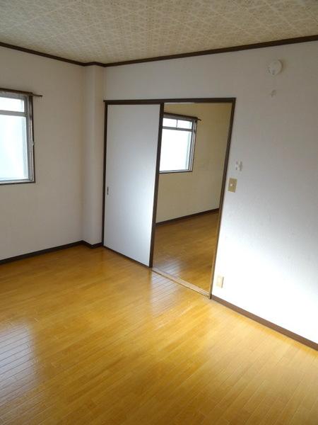 マンション西平