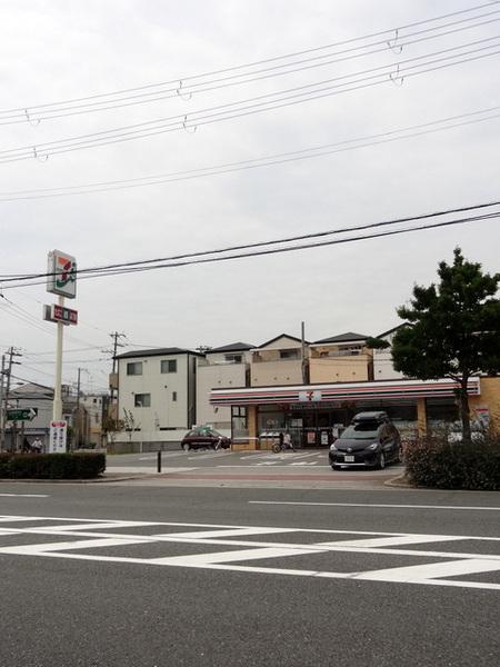 ヴィラスリースター鶴浜(セブンイレブン大阪鶴町3丁目店)