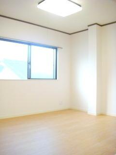 ハイツ　イーストテン