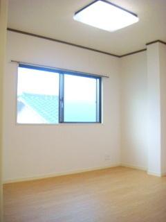 ハイツ　イーストテン