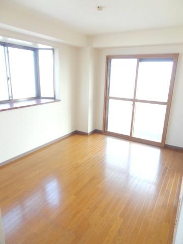 平和マンション