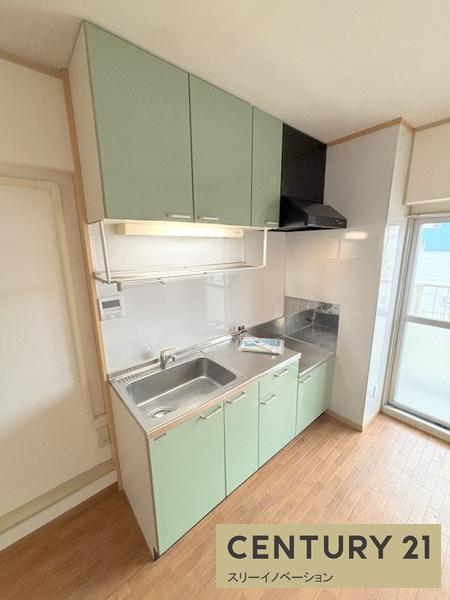 スリースター鶴町