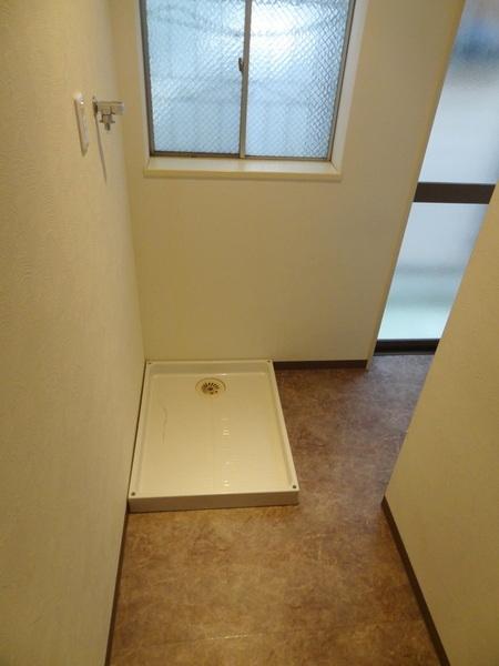 三軒家西１丁目貸家