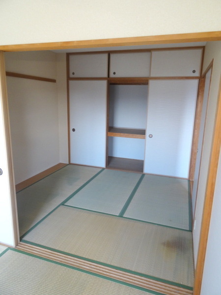 メゾンドーム三軒家