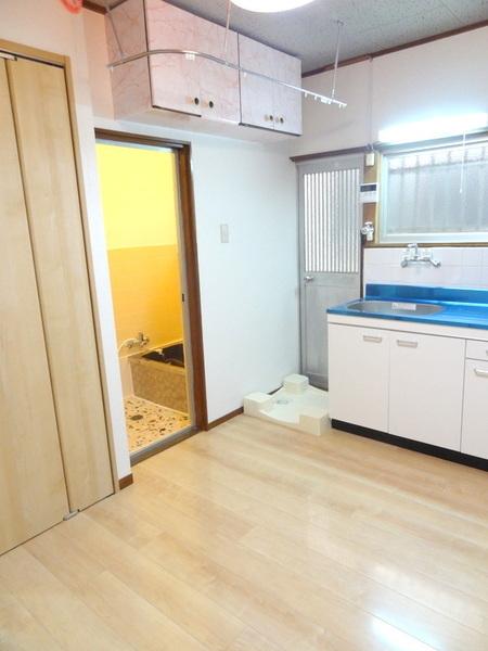 鶴町１丁目貸家