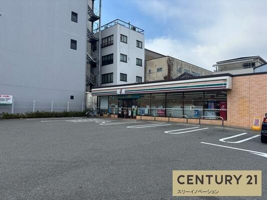 メゾンロイヤル(セブンイレブン大阪築港4丁目店)