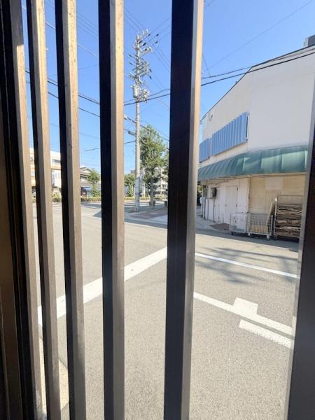 鶴町3丁目倉庫兼ガレージ