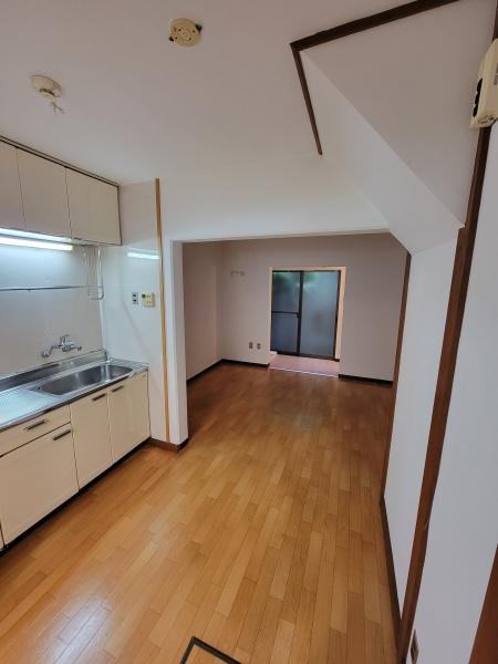 日ノ岡ローズハイツ　11号室