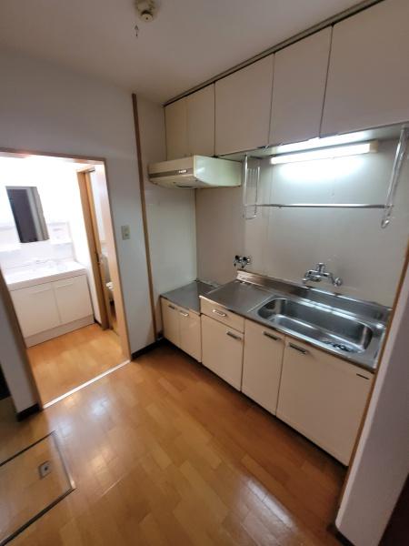 日ノ岡ローズハイツ　11号室