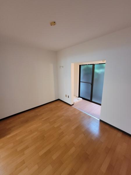 日ノ岡ローズハイツ　11号室