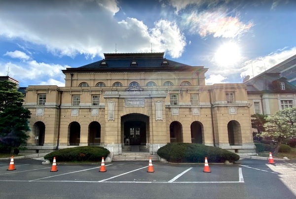 上京区西洞院通椹木町上る東裏辻町(京都府庁)
