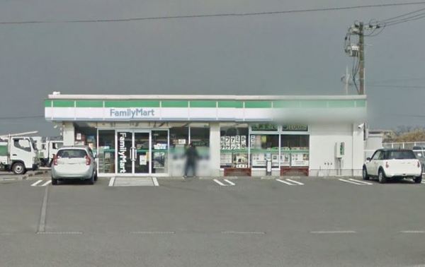 ラピス　コート(ファミリーマート天神前店)